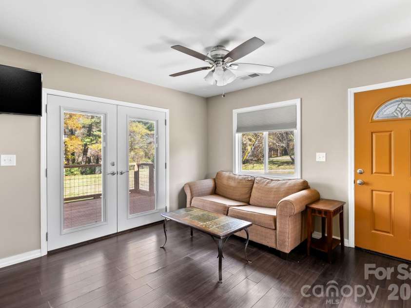 24 Ian River Drive, Asheville, NC 28806.  MLS# CAR4316888, YatesRealty ID 3646. 