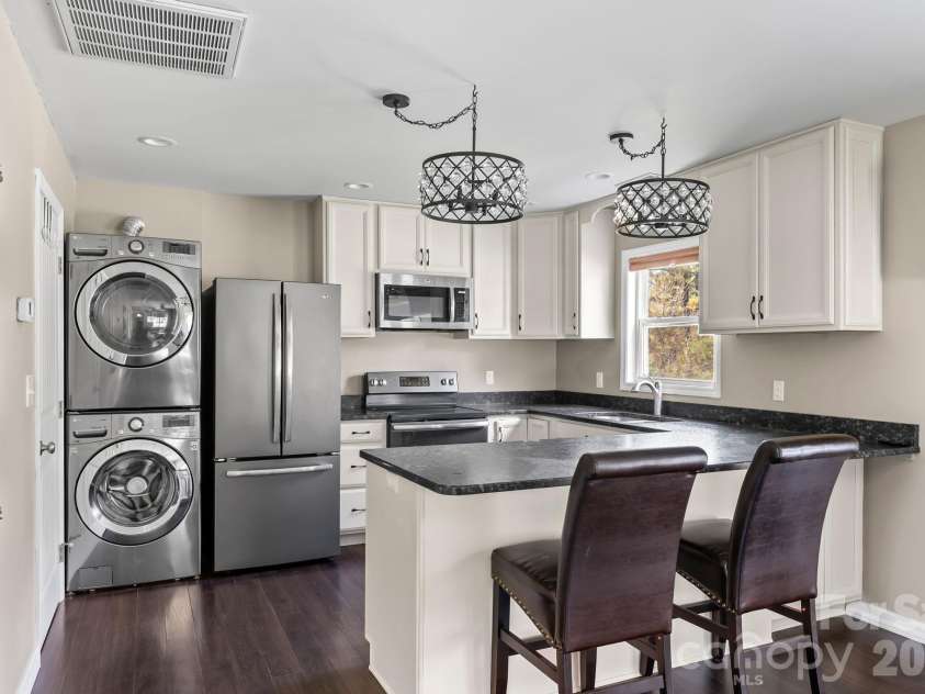 24 Ian River Drive, Asheville, NC 28806.  MLS# CAR4316888, YatesRealty ID 3646. 