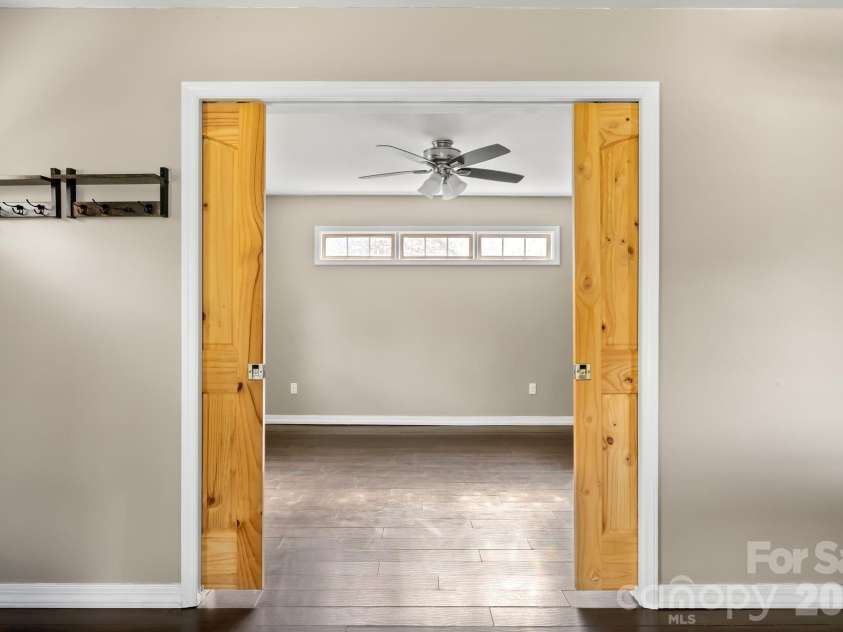 24 Ian River Drive, Asheville, NC 28806.  MLS# CAR4316888, YatesRealty ID 3646. 