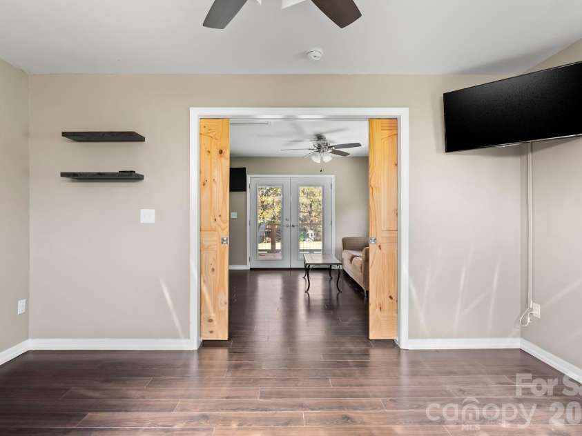 24 Ian River Drive, Asheville, NC 28806.  MLS# CAR4316888, YatesRealty ID 3646. 