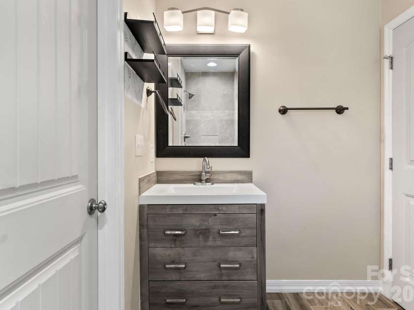 24 Ian River Drive, Asheville, NC 28806.  MLS# CAR4316888, YatesRealty ID 3646. 