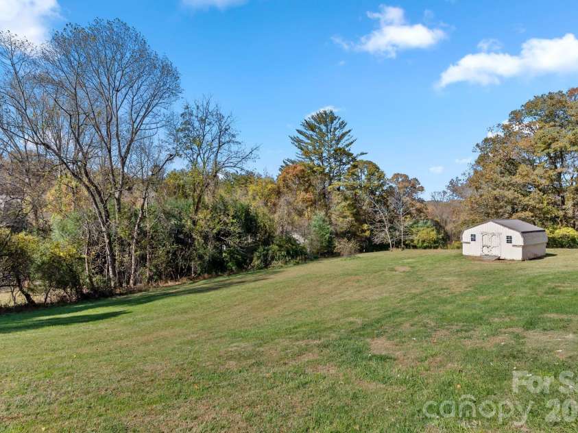 24 Ian River Drive, Asheville, NC 28806.  MLS# CAR4316888, YatesRealty ID 3646. 