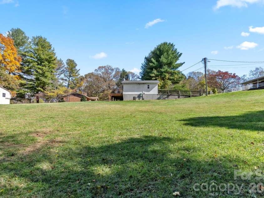 24 Ian River Drive, Asheville, NC 28806.  MLS# CAR4316888, YatesRealty ID 3646. 