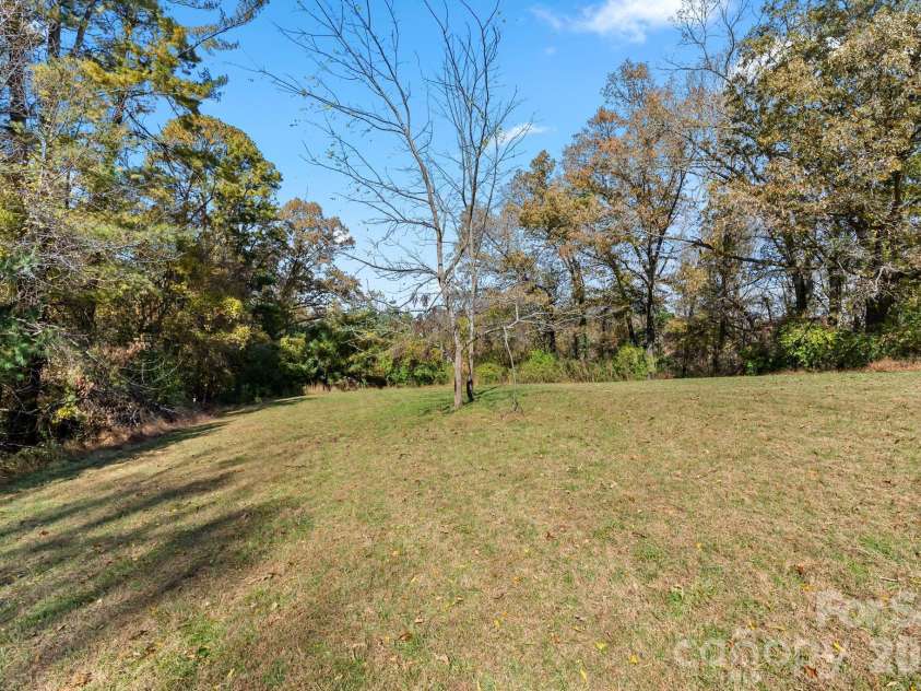 24 Ian River Drive, Asheville, NC 28806.  MLS# CAR4316888, YatesRealty ID 3646. 