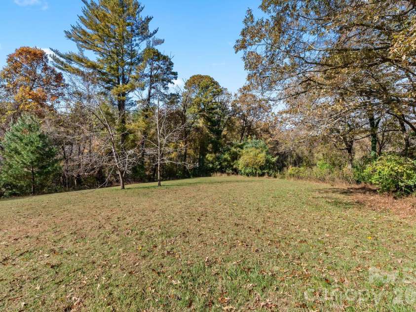24 Ian River Drive, Asheville, NC 28806.  MLS# CAR4316888, YatesRealty ID 3646. 