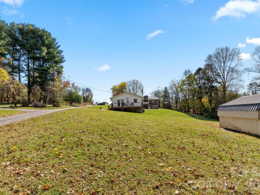 24 Ian River Drive, Asheville, NC 28806.  MLS# CAR4316888, YatesRealty ID 3646. 