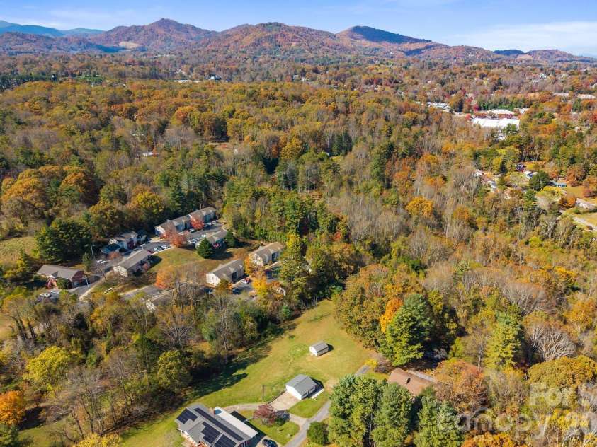 24 Ian River Drive, Asheville, NC 28806.  MLS# CAR4316888, YatesRealty ID 3646. 