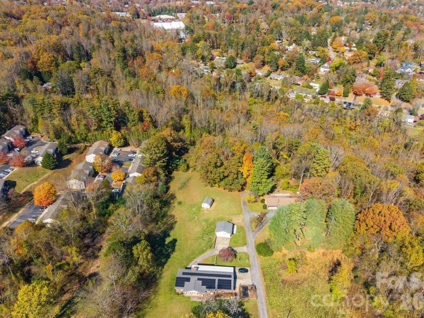 24 Ian River Drive, Asheville, NC 28806.  MLS# CAR4316888, YatesRealty ID 3646. 