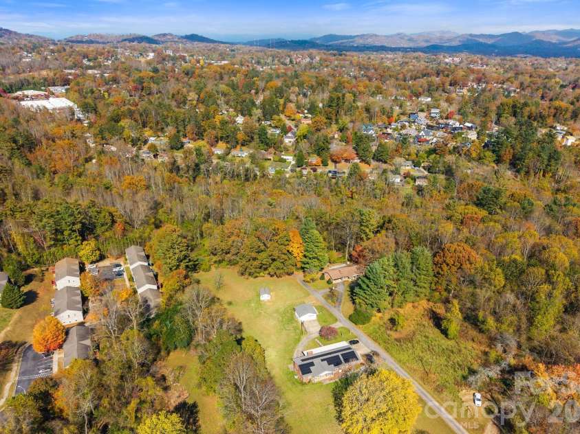 24 Ian River Drive, Asheville, NC 28806.  MLS# CAR4316888, YatesRealty ID 3646. 