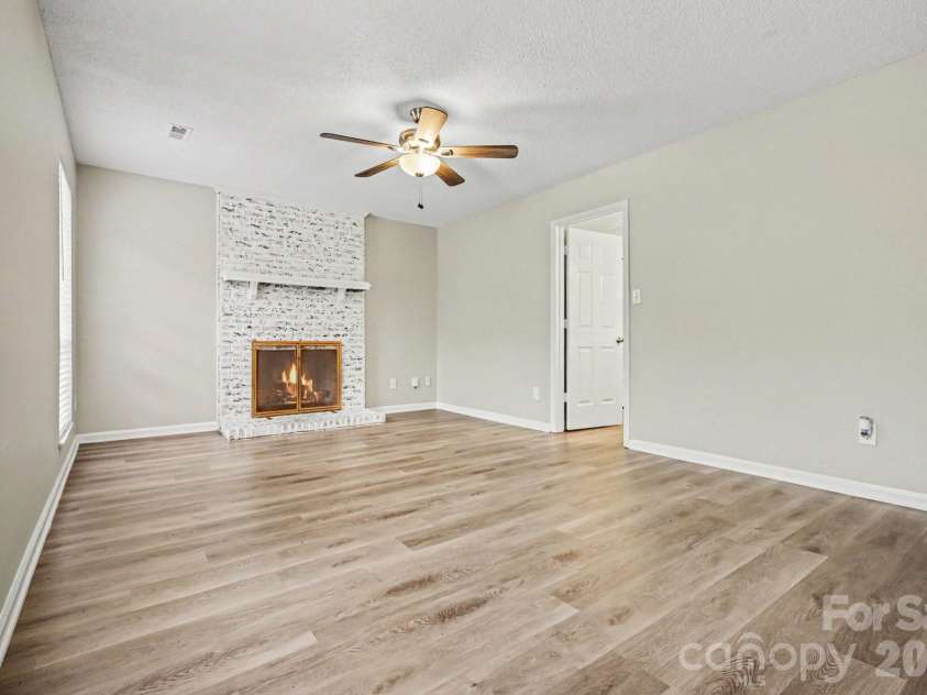 9305 Charolais Lane, Charlotte, NC 28213.  MLS# CAR4386478, YatesRealty ID 36461. 