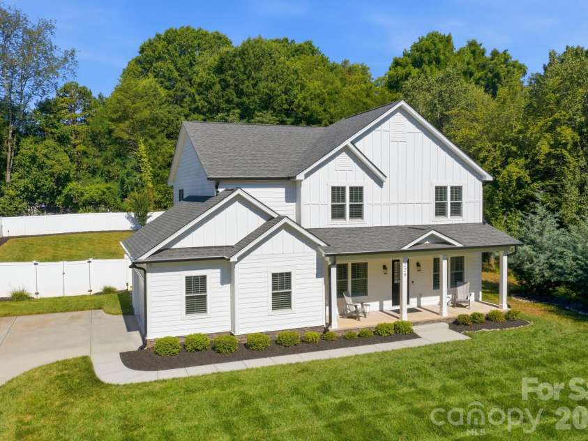 229 Elysian Drive, Mooresville, NC 28117.  MLS# CAR4401763, YatesRealty ID 36463. 