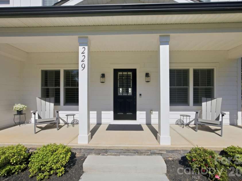 229 Elysian Drive, Mooresville, NC 28117.  MLS# CAR4401763, YatesRealty ID 36463. 