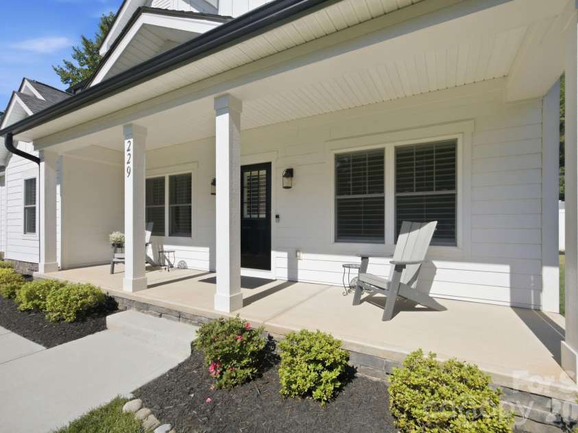 229 Elysian Drive, Mooresville, NC 28117.  MLS# CAR4401763, YatesRealty ID 36463. 
