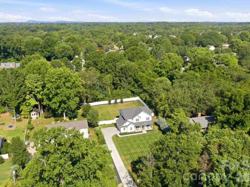 229 Elysian Drive, Mooresville, NC 28117.  MLS# CAR4401763, YatesRealty ID 36463. 