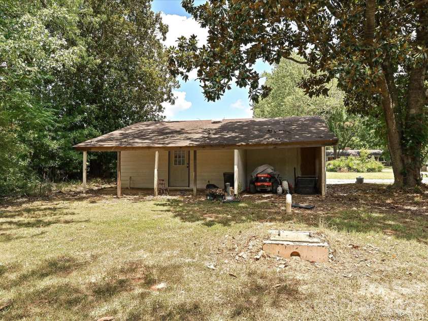 3501 Parkwood School Road, Monroe, NC 28112.  MLS# CAR4399540, YatesRealty ID 36464. 