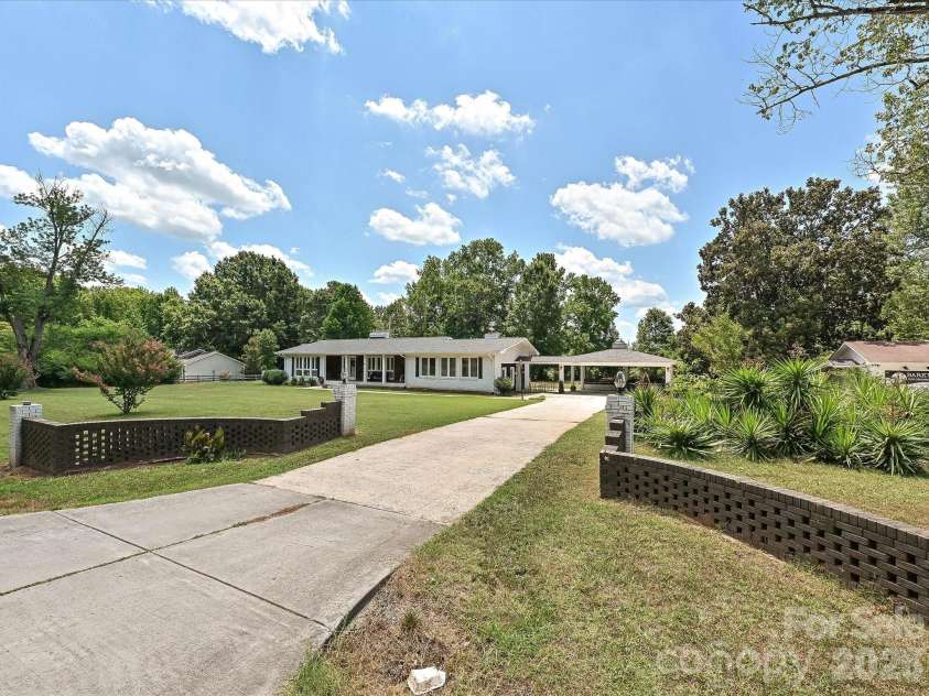 3501 Parkwood School Road, Monroe, NC 28112.  MLS# CAR4399540, YatesRealty ID 36464. 