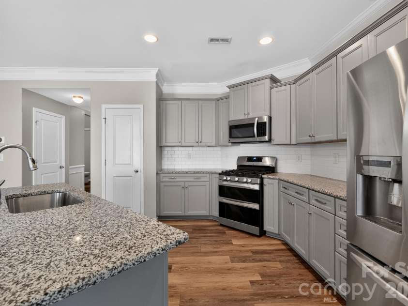 14943 Savannah Hall Drive, Charlotte, NC 28273.  MLS# CAR4402026, YatesRealty ID 36465. 
