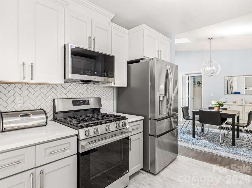 518 Starmount Lane, Hendersonville, NC 28791.  MLS# CAR4402876, YatesRealty ID 36466. 