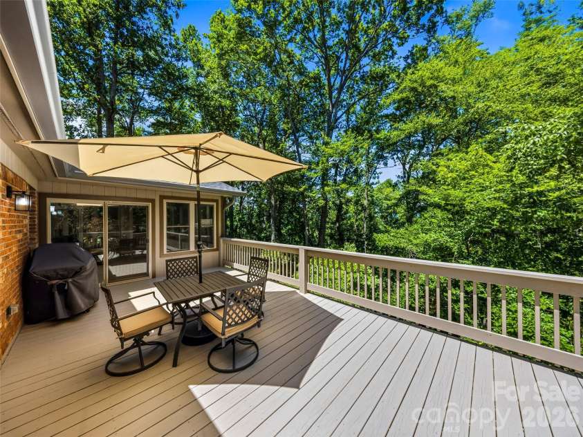 518 Starmount Lane, Hendersonville, NC 28791.  MLS# CAR4402876, YatesRealty ID 36466. 