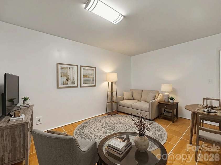 518 Starmount Lane, Hendersonville, NC 28791.  MLS# CAR4402876, YatesRealty ID 36466. Virtually Staged