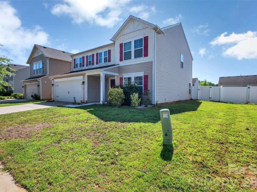 4526 Carnation Court, Charlotte, NC 28269.  MLS# CAR4402927, YatesRealty ID 36469. 