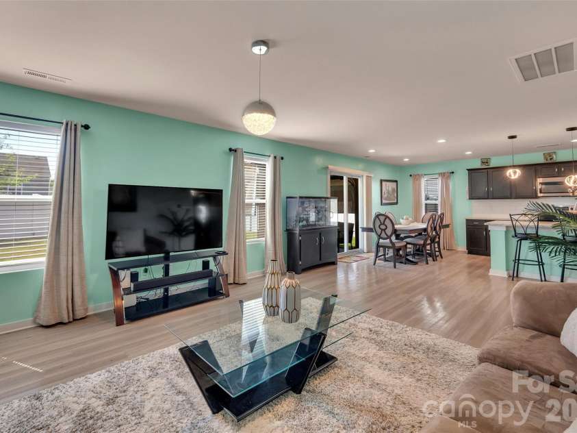 4526 Carnation Court, Charlotte, NC 28269.  MLS# CAR4402927, YatesRealty ID 36469. 