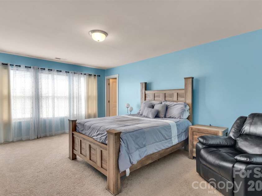 4526 Carnation Court, Charlotte, NC 28269.  MLS# CAR4402927, YatesRealty ID 36469. 