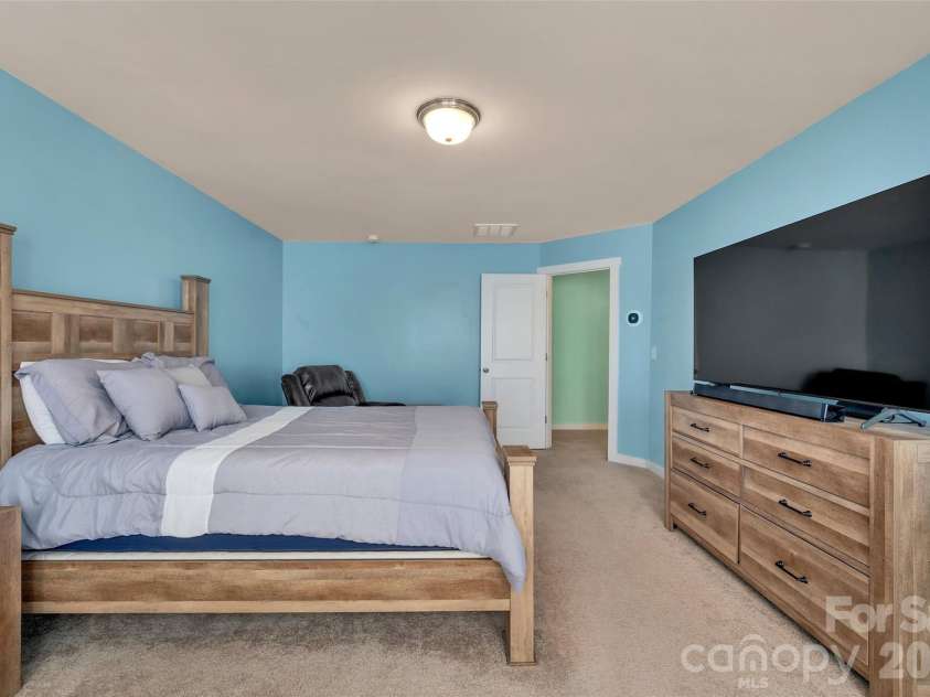 4526 Carnation Court, Charlotte, NC 28269.  MLS# CAR4402927, YatesRealty ID 36469. 