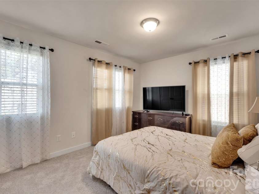 4526 Carnation Court, Charlotte, NC 28269.  MLS# CAR4402927, YatesRealty ID 36469. 