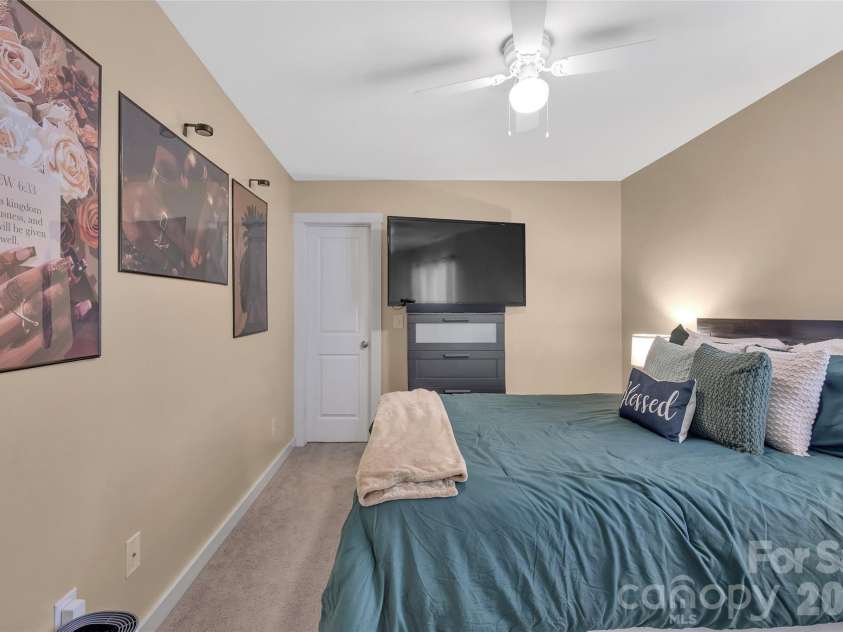 4526 Carnation Court, Charlotte, NC 28269.  MLS# CAR4402927, YatesRealty ID 36469. 