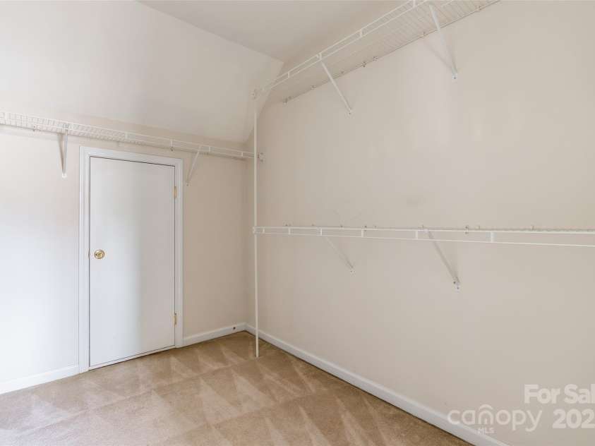 11318 Glenstone Court, Charlotte, NC 28269.  MLS# CAR4328105, YatesRealty ID 3647. 