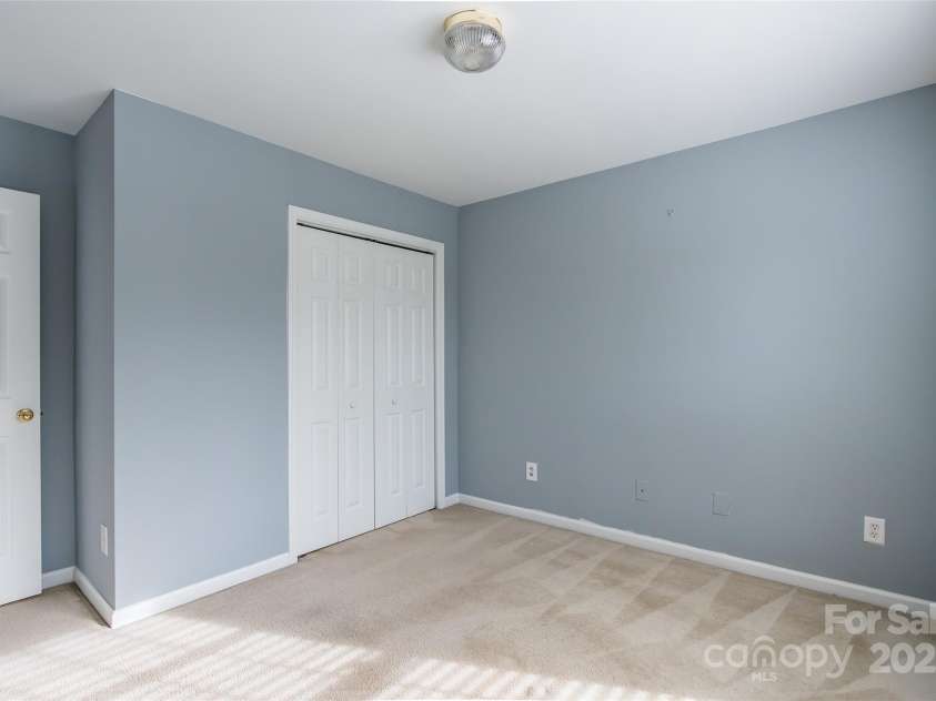 11318 Glenstone Court, Charlotte, NC 28269.  MLS# CAR4328105, YatesRealty ID 3647. 