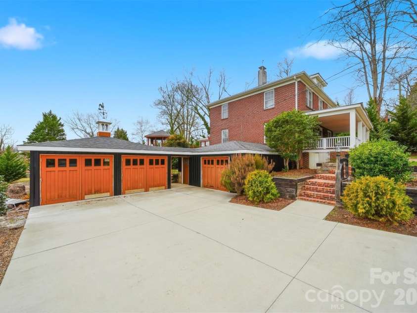 209 Abernathy Street, Lenoir, NC 28645.  MLS# CAR4355061, YatesRealty ID 3647. 