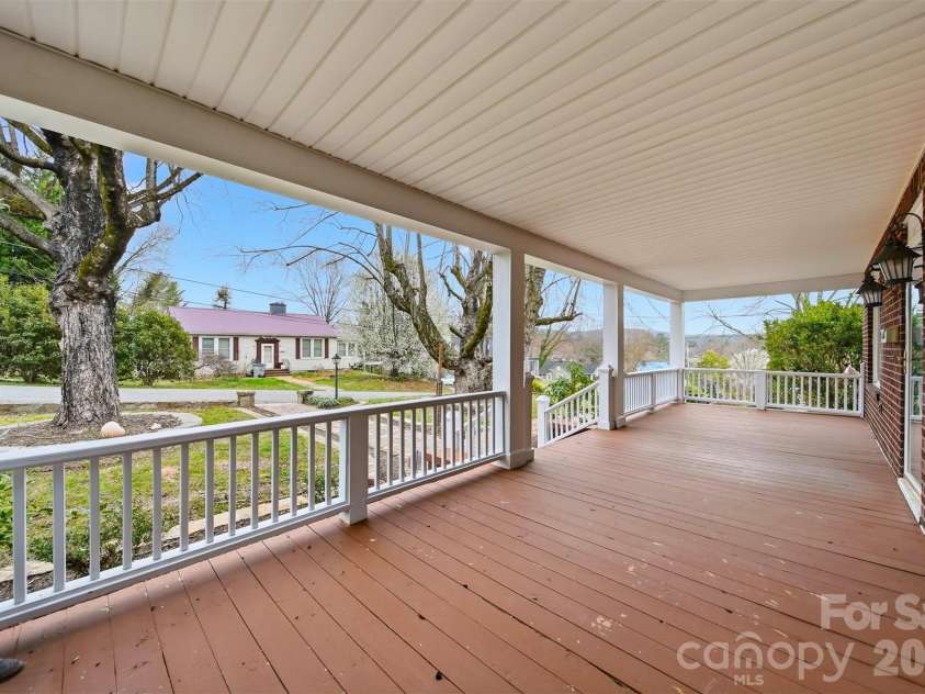 209 Abernathy Street, Lenoir, NC 28645.  MLS# CAR4355061, YatesRealty ID 3647. 