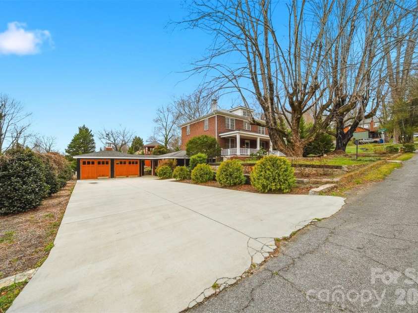 209 Abernathy Street, Lenoir, NC 28645.  MLS# CAR4355061, YatesRealty ID 3647. 
