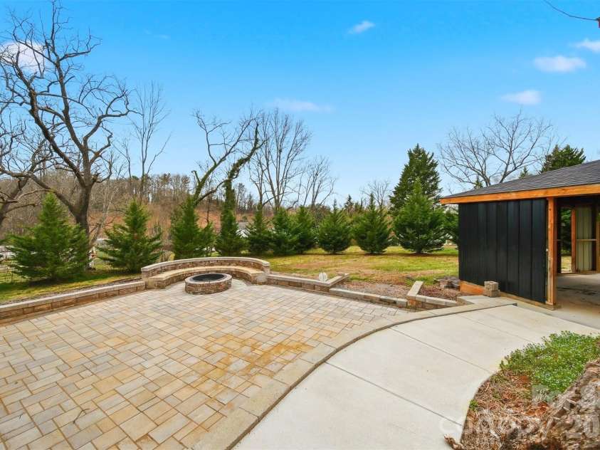 209 Abernathy Street, Lenoir, NC 28645.  MLS# CAR4355061, YatesRealty ID 3647. 