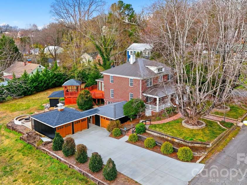209 Abernathy Street, Lenoir, NC 28645.  MLS# CAR4355061, YatesRealty ID 3647. 