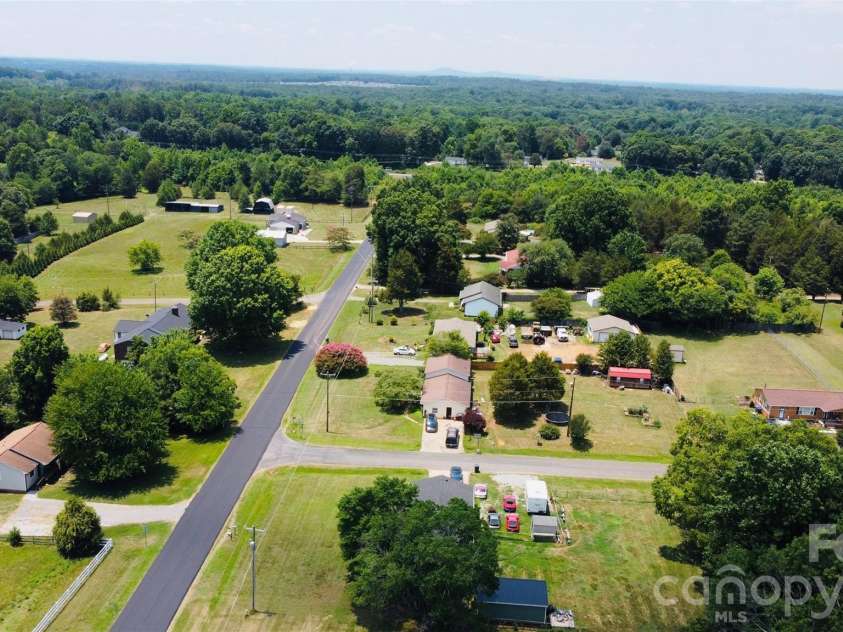 175 Westmoreland Road, Mooresville, NC 28115.  MLS# CAR4403128, YatesRealty ID 36471. Convenient location and peaceful setting
