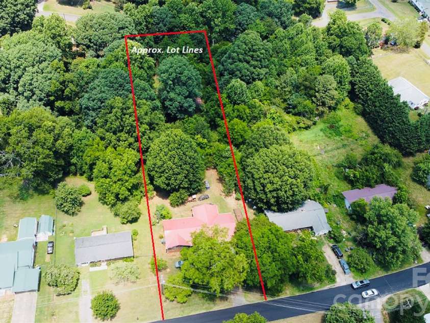 175 Westmoreland Road, Mooresville, NC 28115.  MLS# CAR4403128, YatesRealty ID 36471. Large parcel potentially subdividable