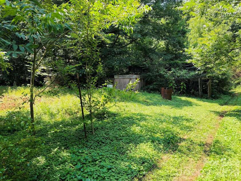 175 Westmoreland Road, Mooresville, NC 28115.  MLS# CAR4403128, YatesRealty ID 36471. Large parcel with potential to subdivide