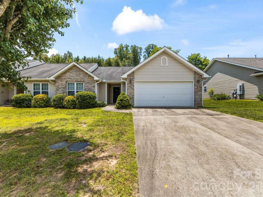 58 Lilac Fields Way, Arden, NC 28704.  MLS# CAR4403318, YatesRealty ID 36473. 