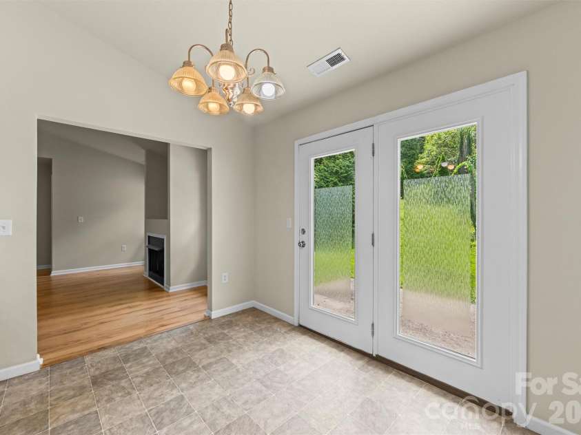58 Lilac Fields Way, Arden, NC 28704.  MLS# CAR4403318, YatesRealty ID 36473. Dining Area