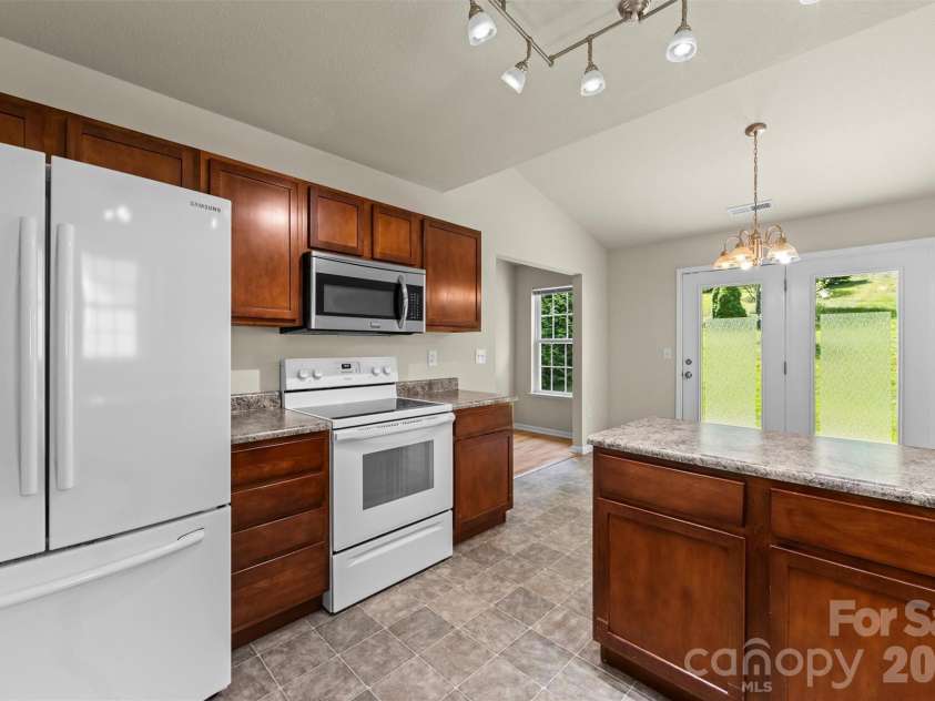 58 Lilac Fields Way, Arden, NC 28704.  MLS# CAR4403318, YatesRealty ID 36473. Kitchen