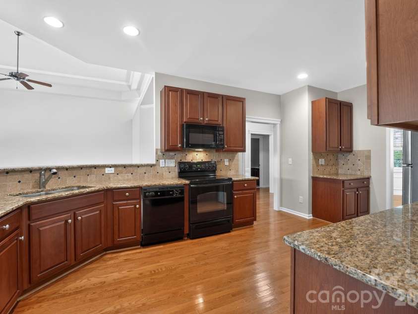 5918 Phyliss Lane, Charlotte, NC 28227.  MLS# CAR4403365, YatesRealty ID 36475. 