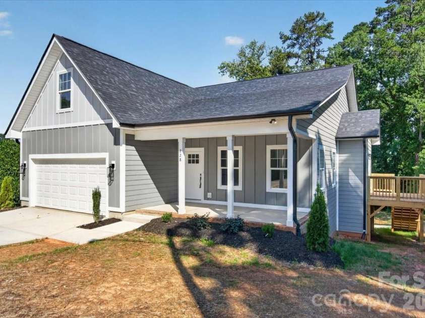 228 Hillside Avenue, Concord, NC 28025.  MLS# CAR4402795, YatesRealty ID 36476. Side Look