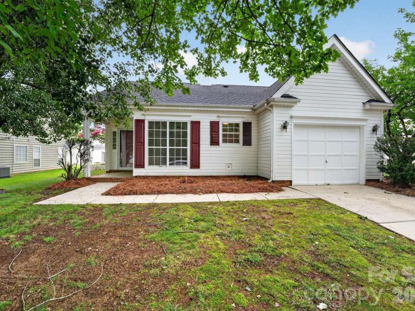 556 Viking Drive, Concord, NC 28025.  MLS# CAR4403378, YatesRealty ID 36477. 