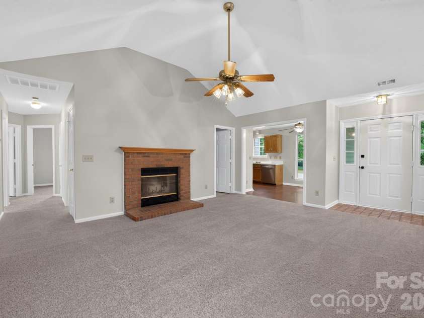 556 Viking Drive, Concord, NC 28025.  MLS# CAR4403378, YatesRealty ID 36477. 