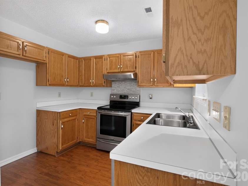 556 Viking Drive, Concord, NC 28025.  MLS# CAR4403378, YatesRealty ID 36477. 