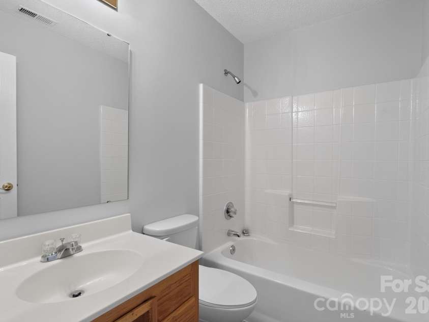 556 Viking Drive, Concord, NC 28025.  MLS# CAR4403378, YatesRealty ID 36477. 