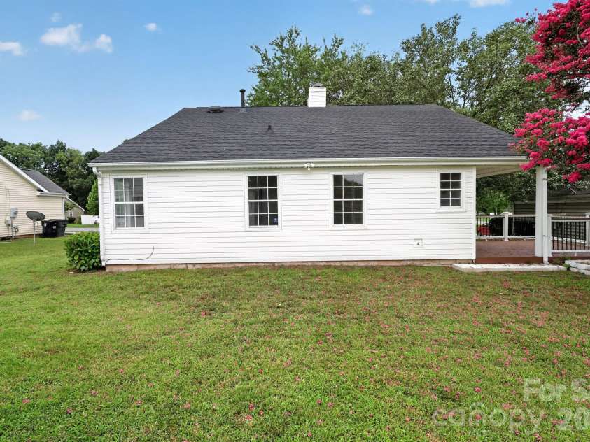 556 Viking Drive, Concord, NC 28025.  MLS# CAR4403378, YatesRealty ID 36477. 